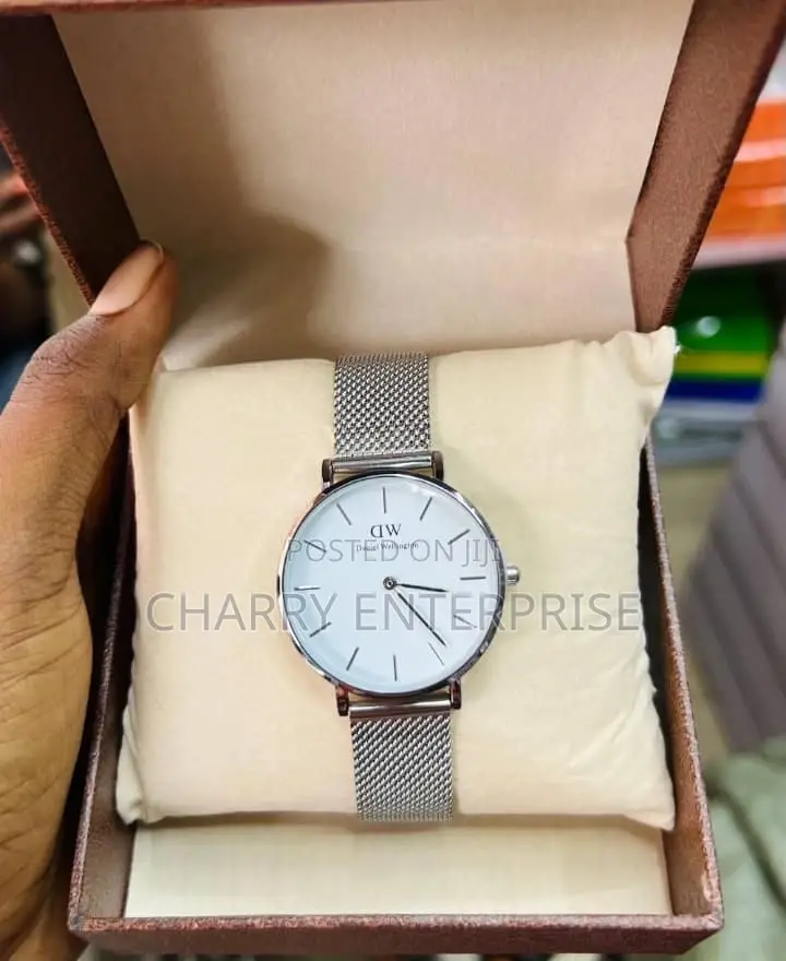 DW DANIELE WELIGHTON* Watch Water Resistant