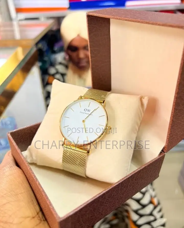 DW DANIELE WELIGHTON* Watch Water Resistant