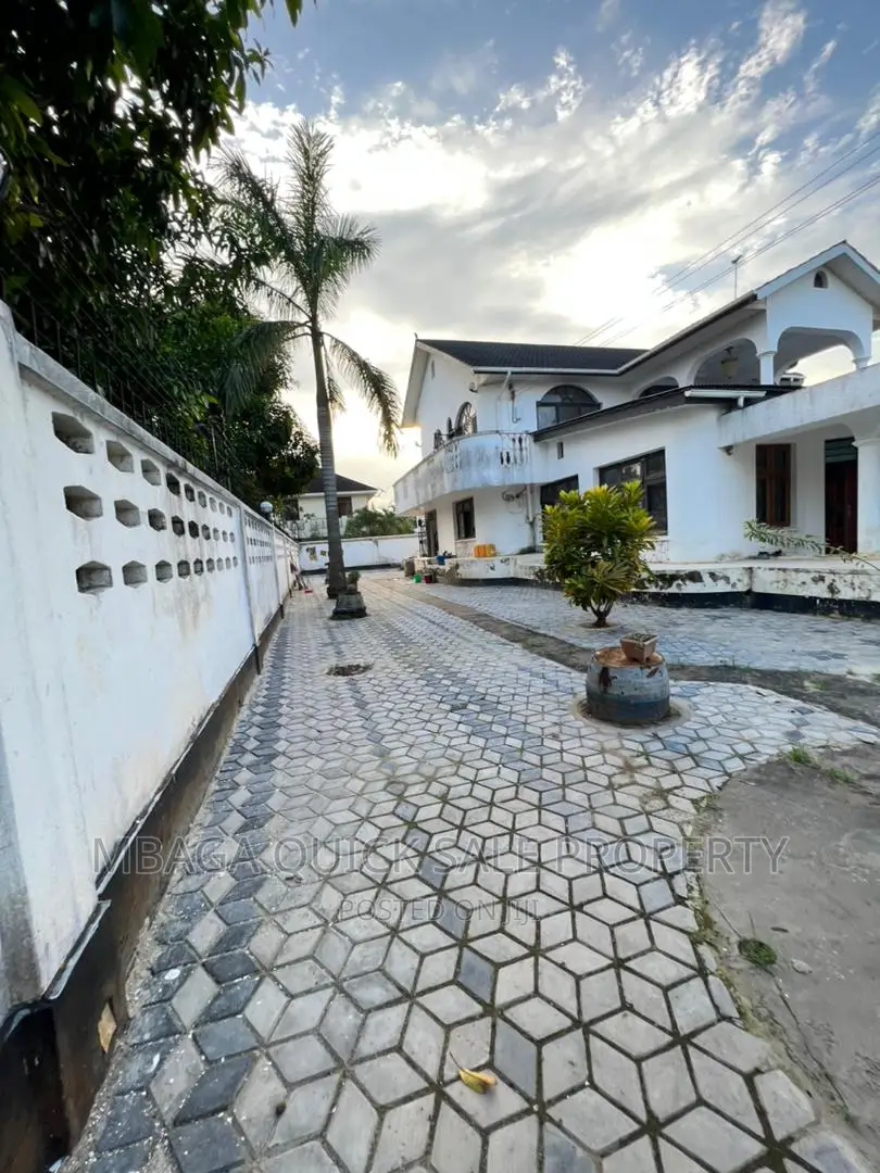 5bdrm House in Mbezi Beach for rent