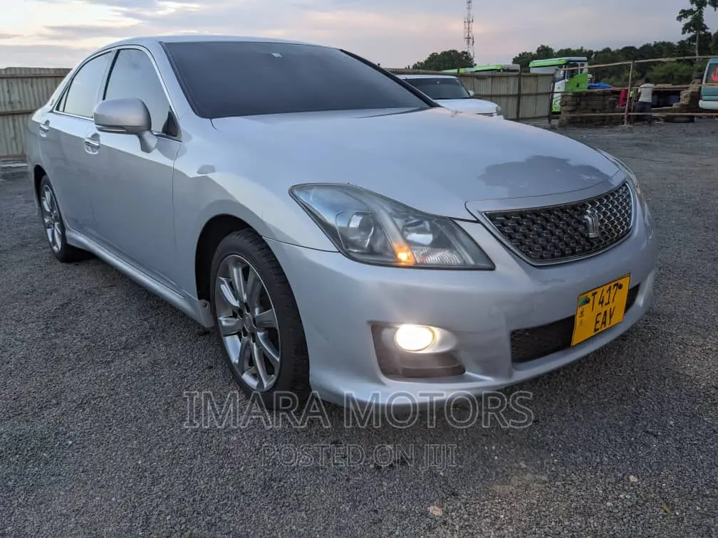 Toyota Crown 2010 Silver