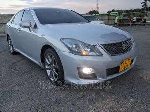 Toyota Crown 2010 Silver
