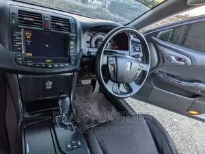 Toyota Crown 2010 Silver
