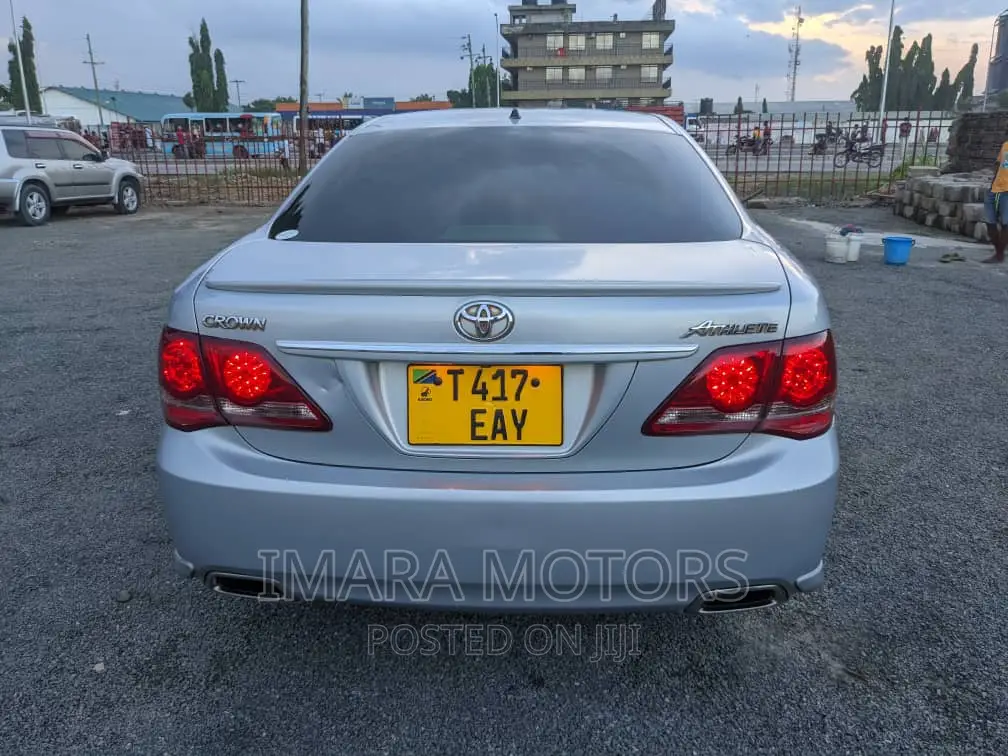 Toyota Crown 2010 Silver