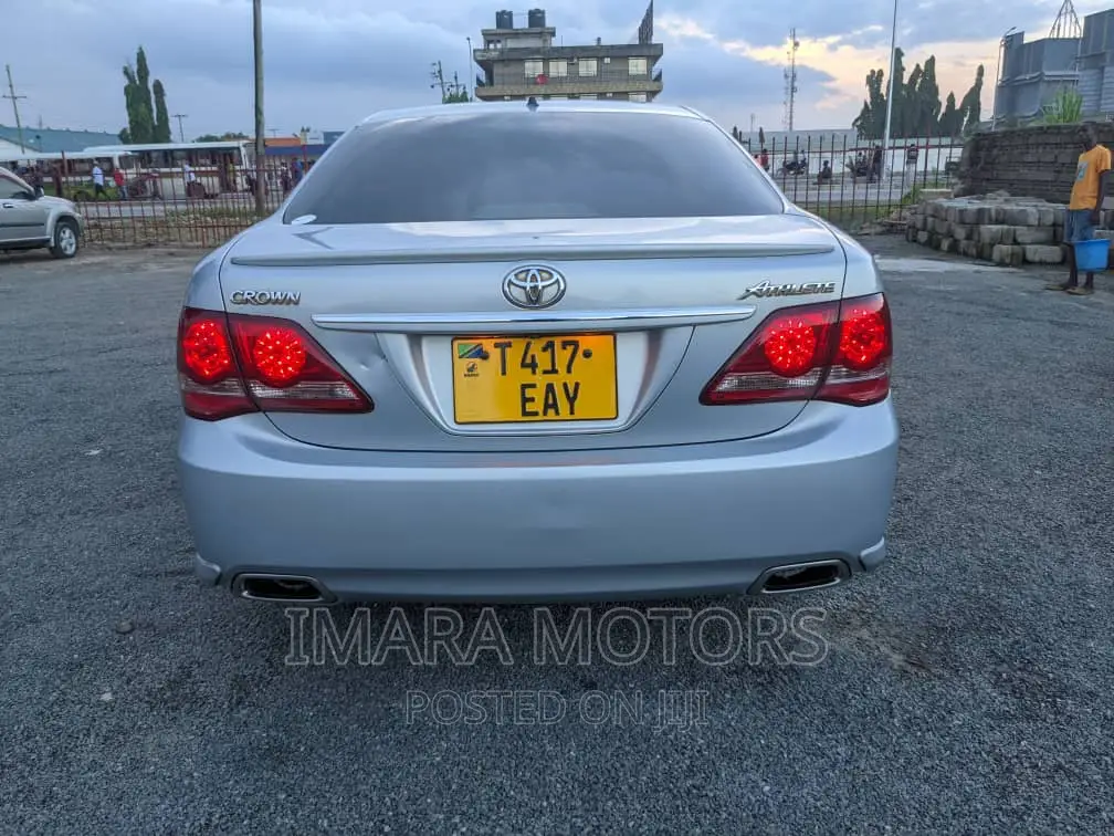 Toyota Crown 2010 Silver