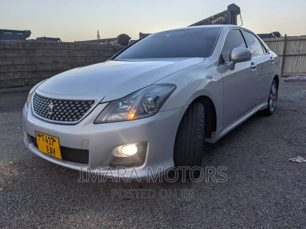 Toyota Crown 2010 Silver