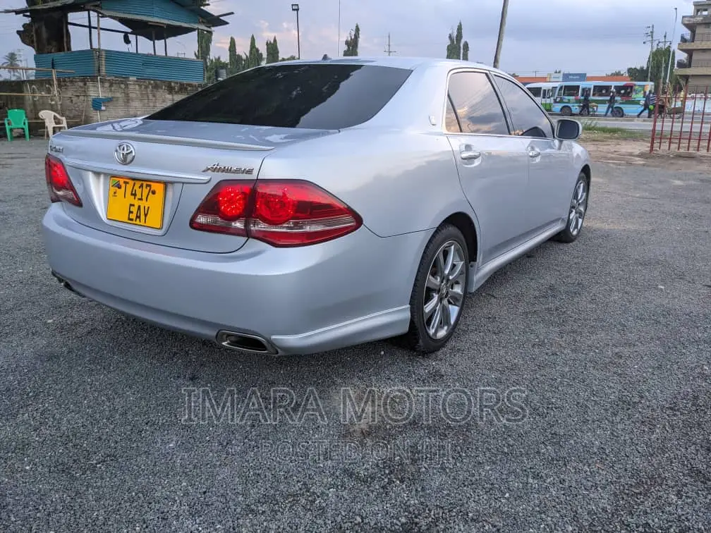 Toyota Crown 2010 Silver