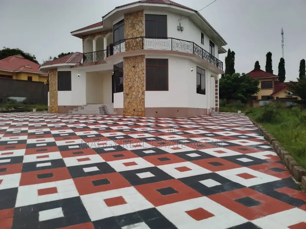 5bdrm House in Salasala, Kunduchi for rent