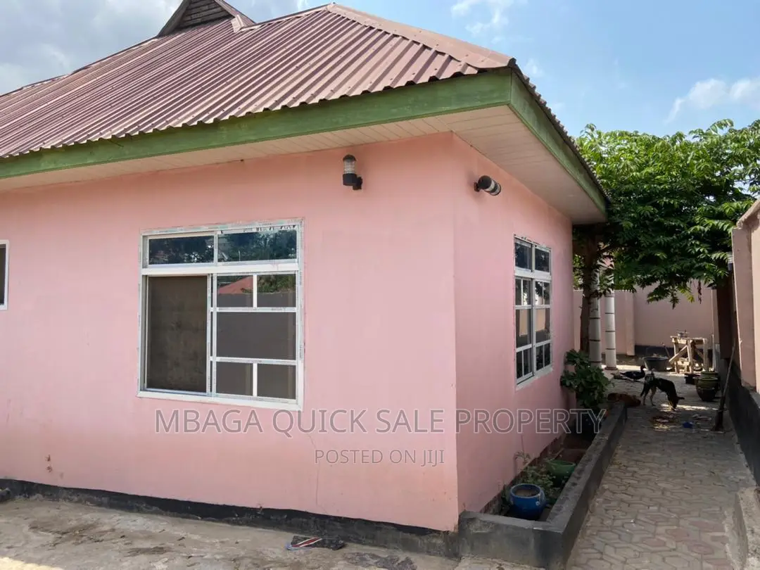 3bdrm House in Goba for sale