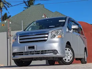Toyota Noah 2009 Silver