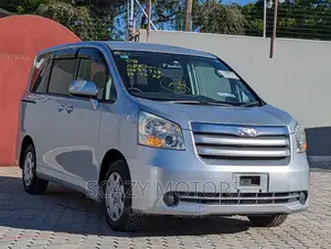 Toyota Noah 2009 Silver