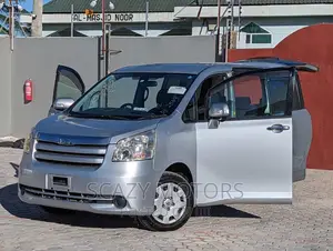 Toyota Noah 2009 Silver