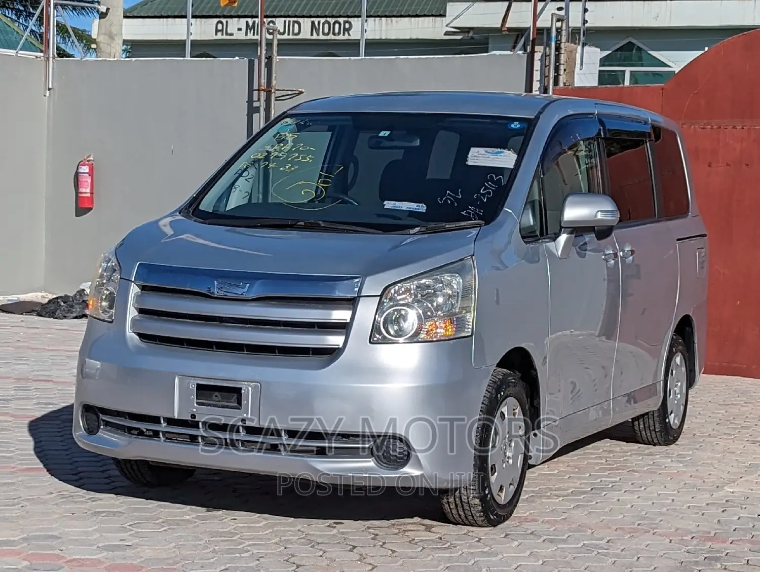Toyota Noah 2009 Silver