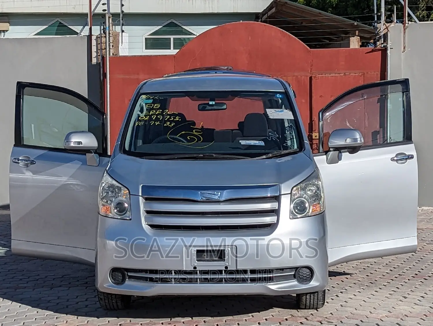 Toyota Noah 2009 Silver