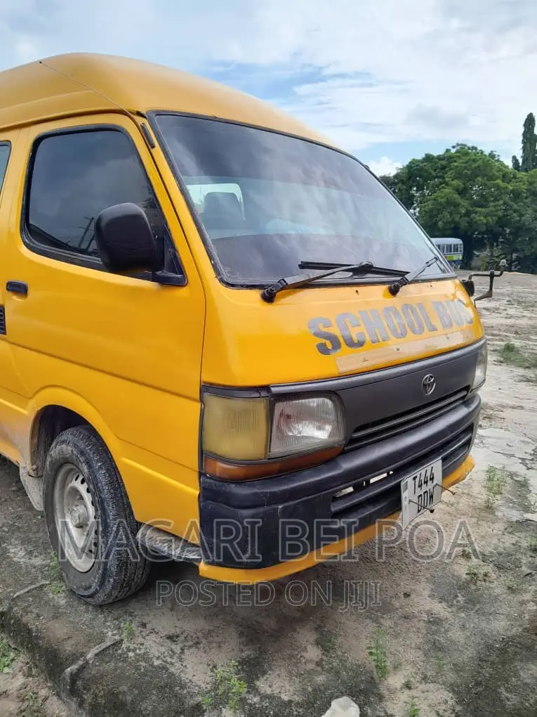 Toyota HiAce 2002 Orange