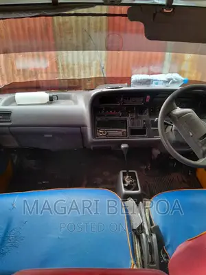 Toyota HiAce 2002 Orange