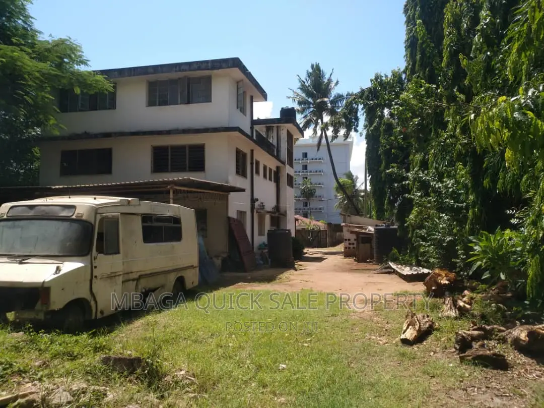 Plot for Sale at Masaki Near Sea Cliff Court