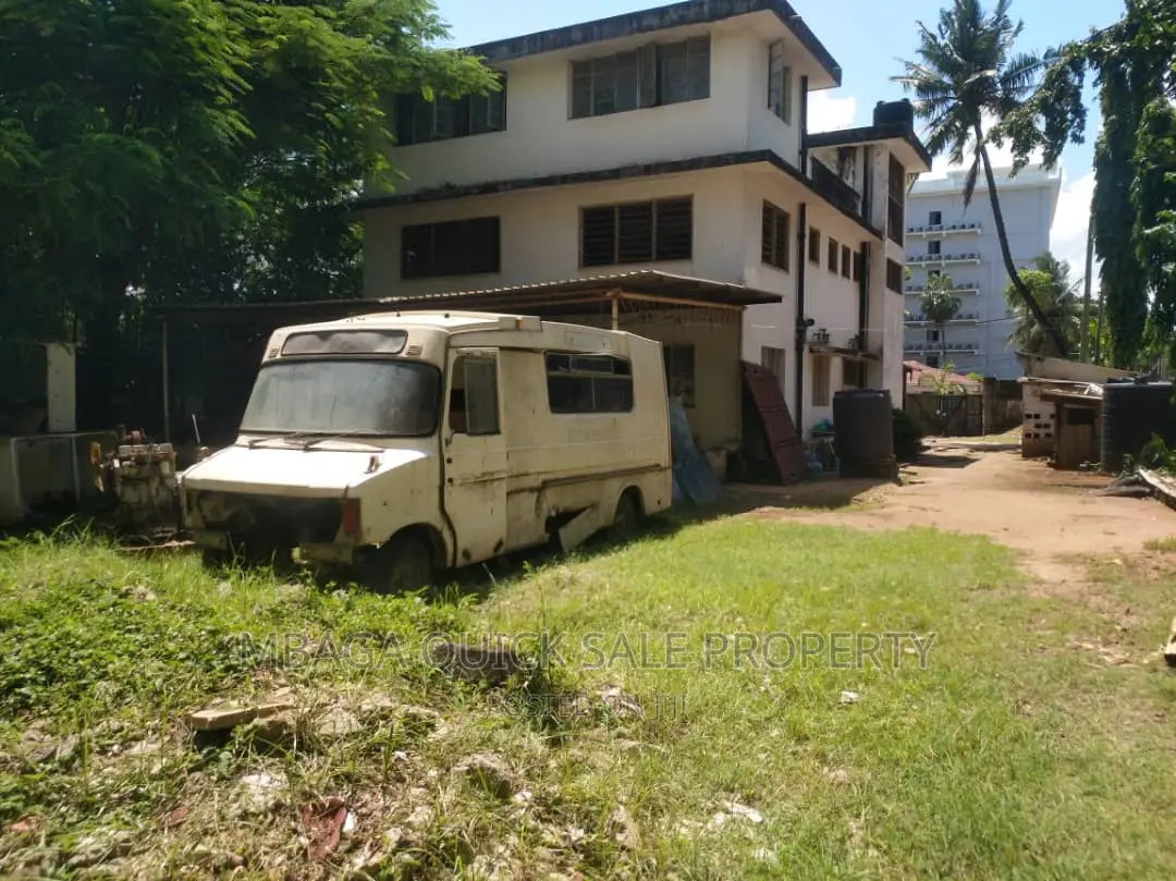 Plot for Sale at Masaki Near Sea Cliff Court