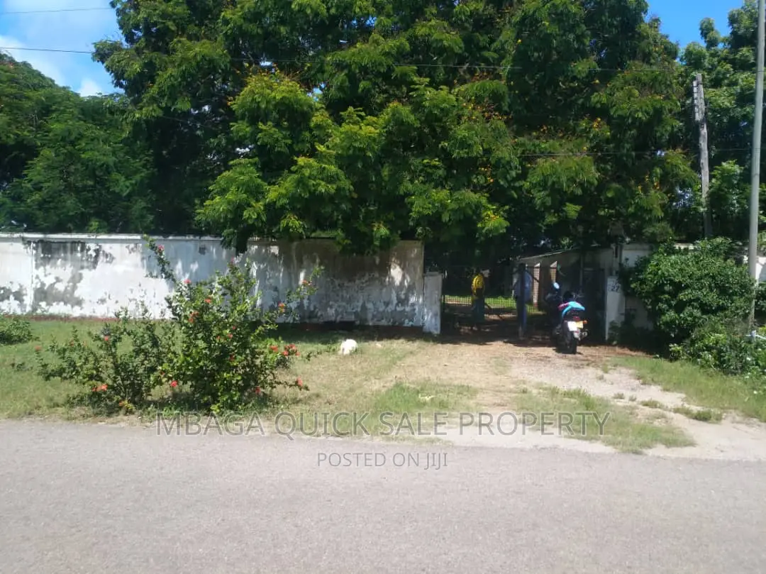 Plot for Sale at Masaki Near Sea Cliff Court