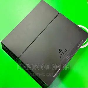 PS4 Machine With 2 Controller