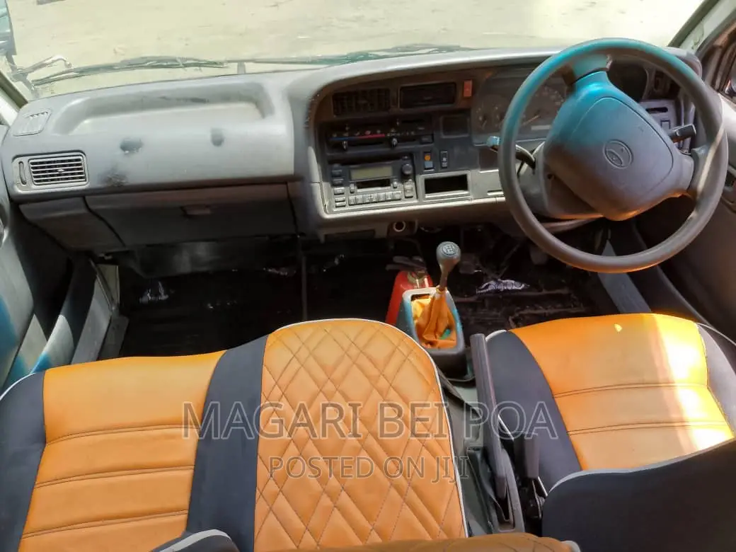 Toyota HiAce 2002 White
