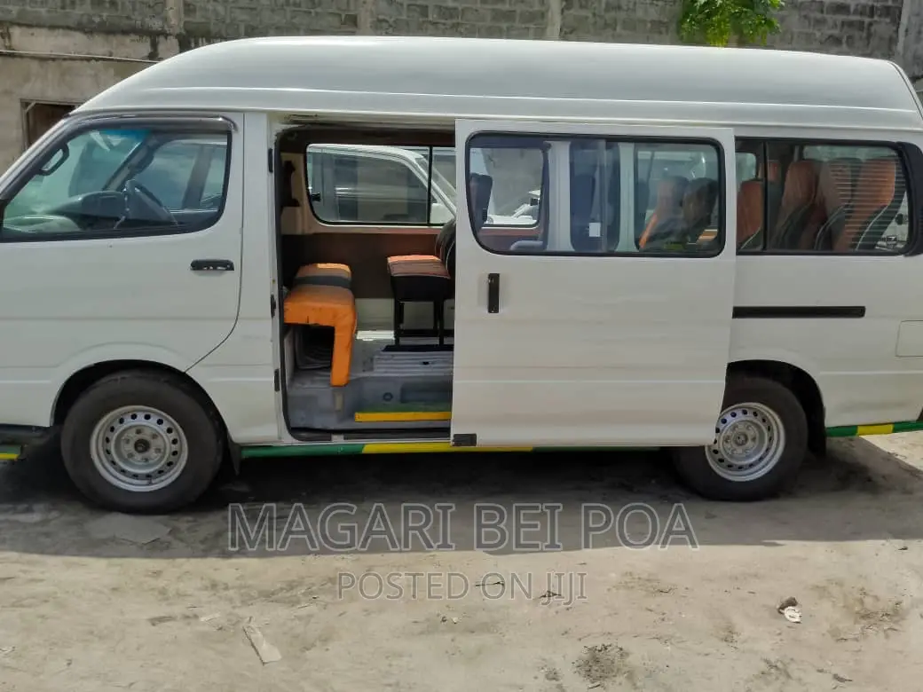 Toyota HiAce 2002 White