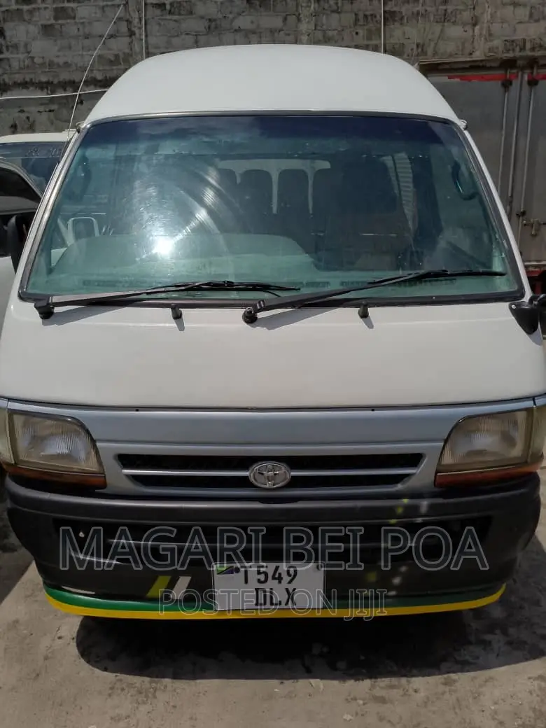 Toyota HiAce 2002 White