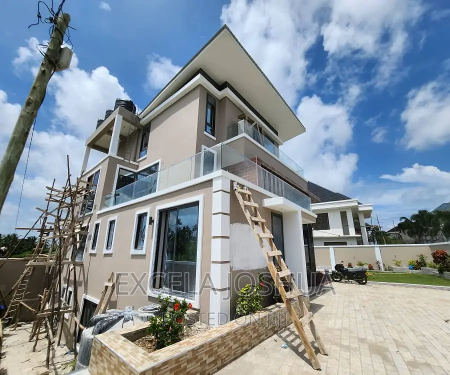 5bdrm House in Excela Joshua, Goba for sale