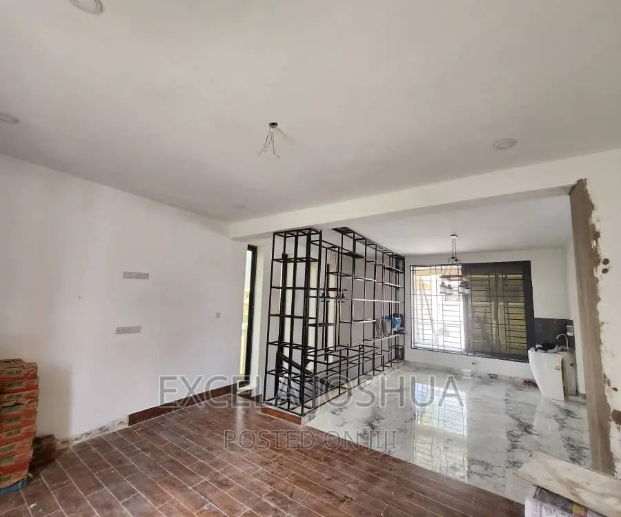 5bdrm House in Excela Joshua, Goba for sale