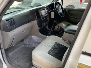 Toyota Land Cruiser 2006 White
