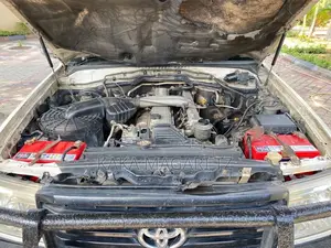 Toyota Land Cruiser 2006 White