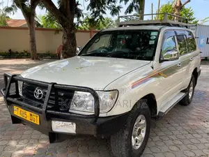 Toyota Land Cruiser 2006 White