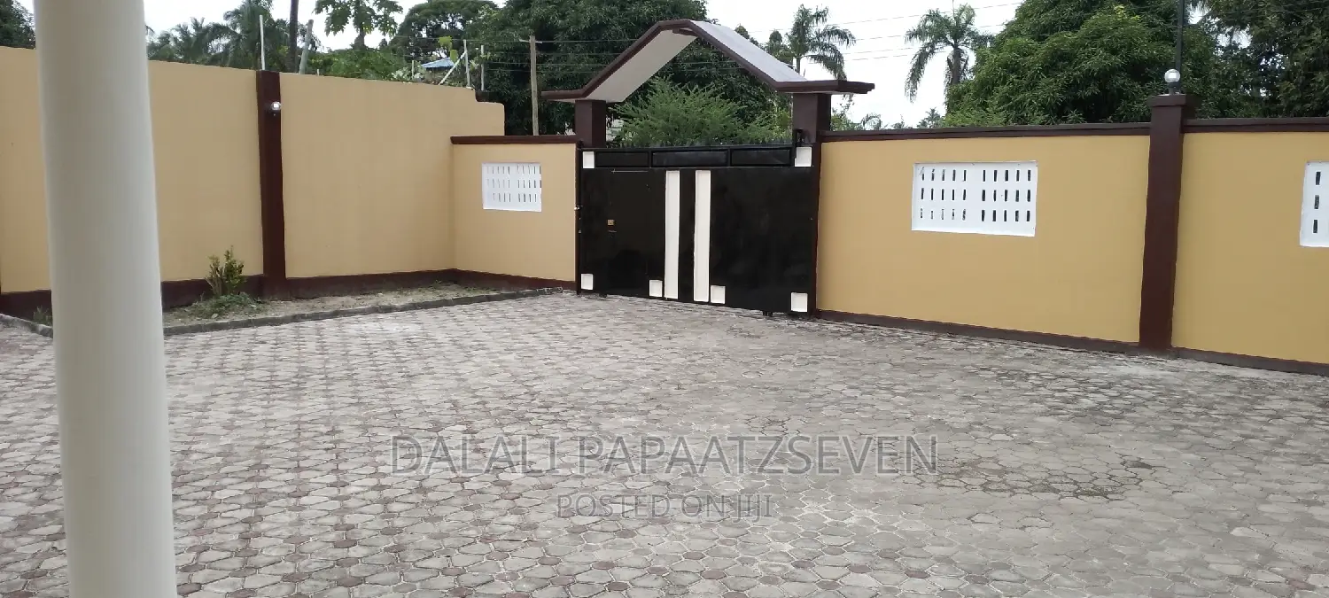3bdrm House in Dalalipapaatzseven, Bunju for rent