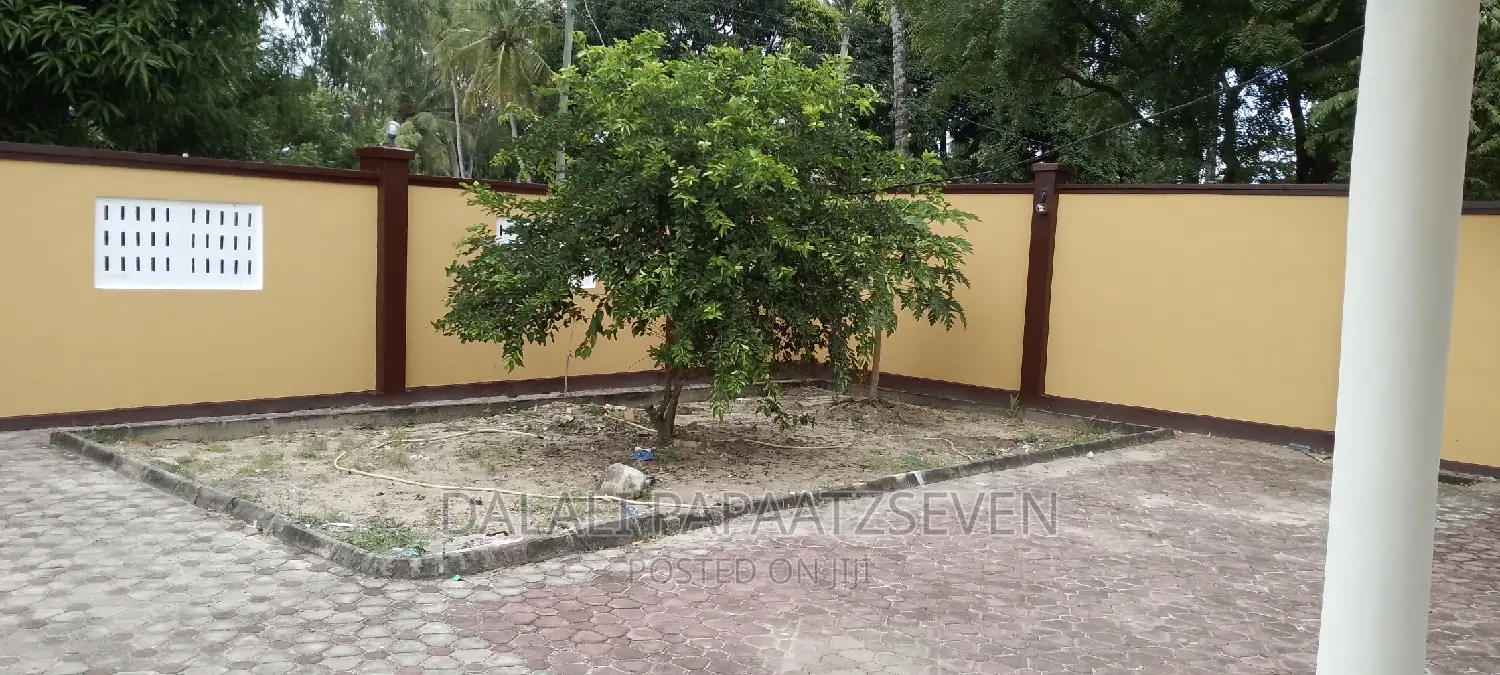 3bdrm House in Dalalipapaatzseven, Bunju for rent