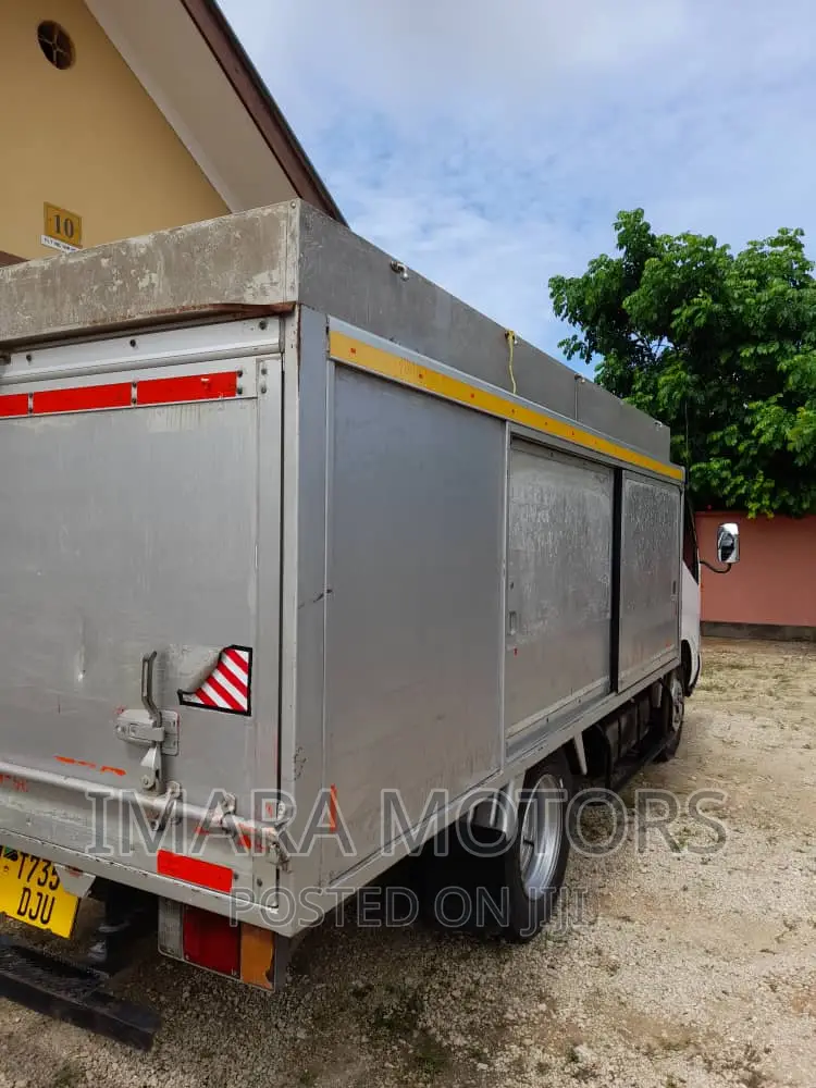 Toyota Dyna 2005 White
