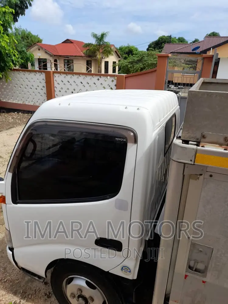 Toyota Dyna 2005 White
