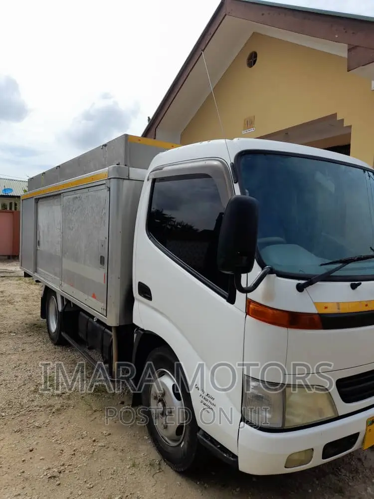 Toyota Dyna 2005 White