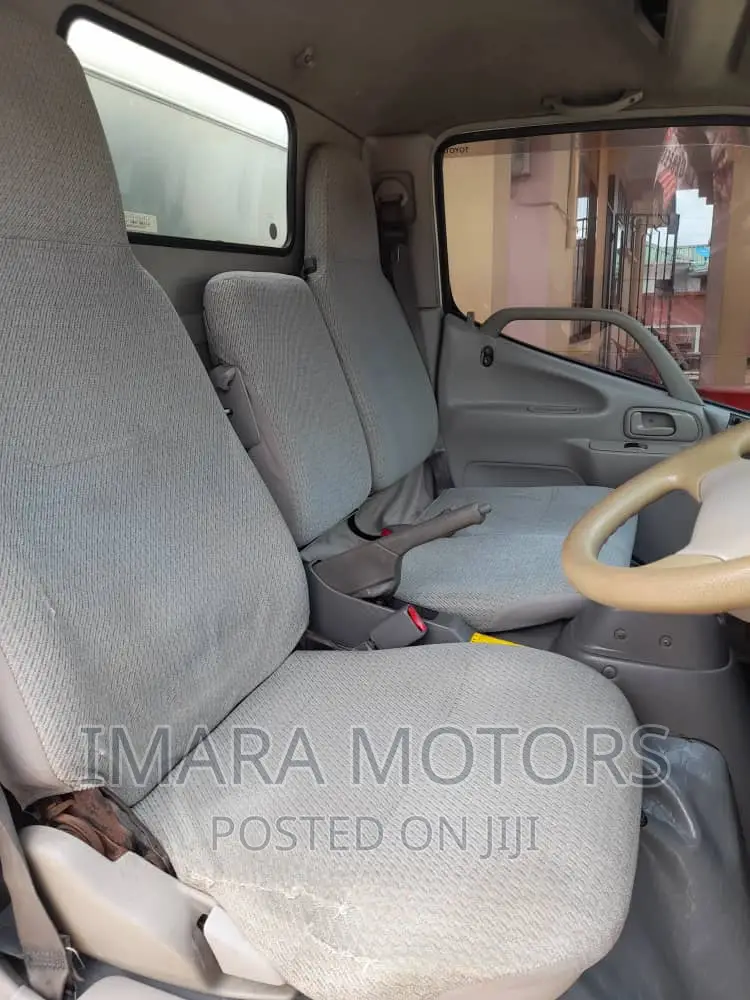 Toyota Dyna 2005 White