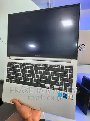 Samsung Galaxy Book3 360 15 NP750QFG 16GB Intel Core I7 SSD 512GB