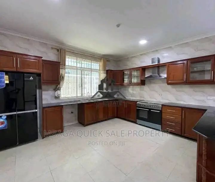 5bdrm House in Msasani  Peninsula for sale