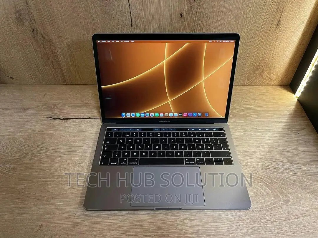 New Laptop Apple MacBook Pro 2019 16GB Intel Core I9 SSD 128GB