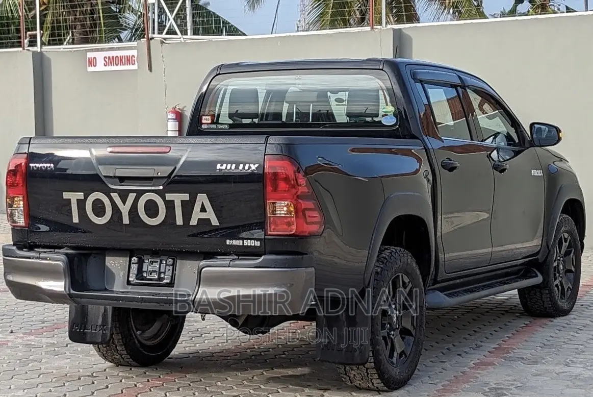 Toyota Hilux 2018 Black