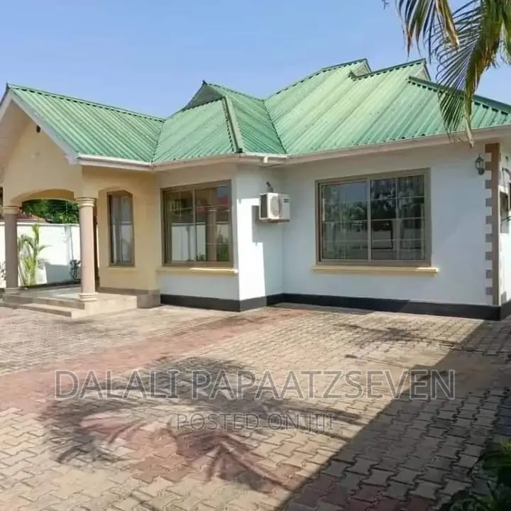 3bdrm House in Dalalipapaatzseven, Bunju for rent