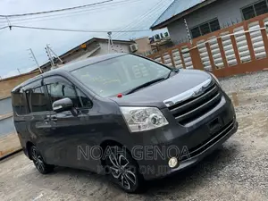 Toyota Noah 2.0 143hp AWD (7 Seater) 2009 Gray