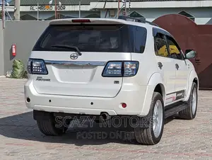 Toyota Fortuner 2005 White