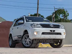 Toyota Fortuner 2005 White