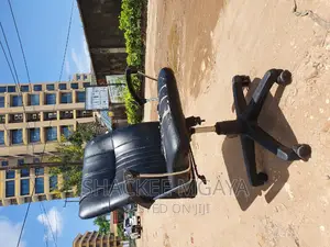 Kiti Cha Ofsini Na Meza