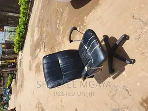 Kiti Cha Ofsini Na Meza