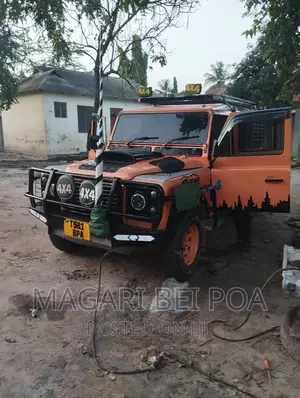 Land Rover Defender 2002 Pink