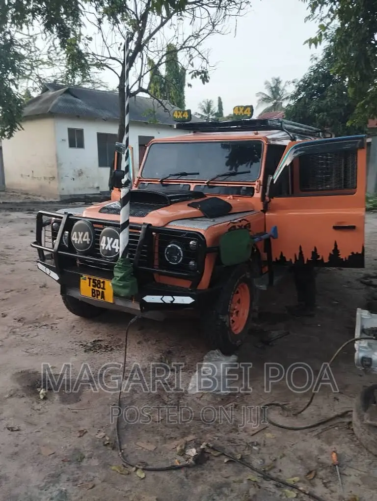 Land Rover Defender 2002 Pink