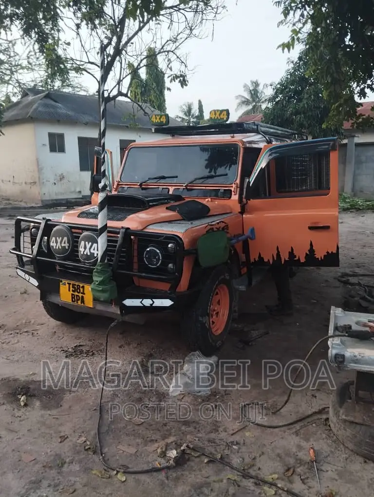 Land Rover Defender 2002 Pink